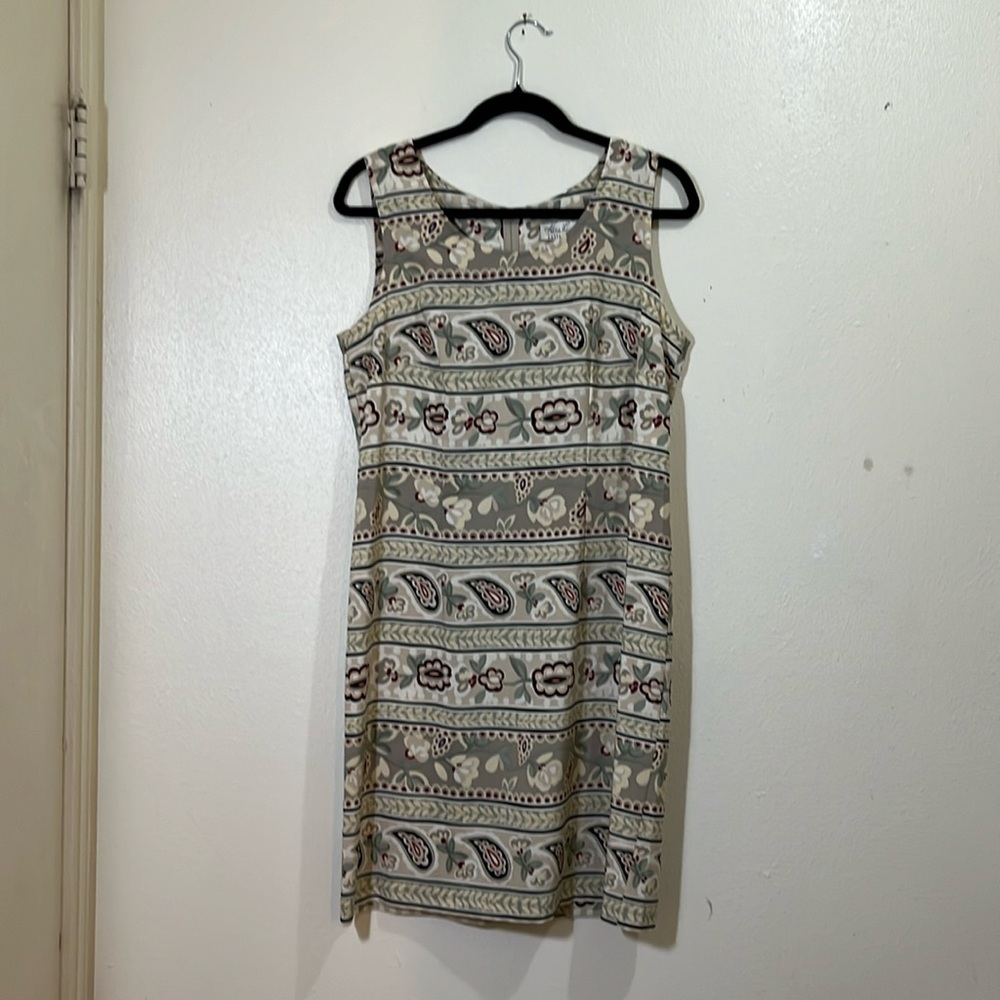 Kathie Lee sleeveless dress. Beige, black, sage green and cranberry floral. 10